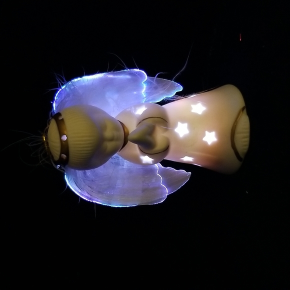 Praying Porcelain Angel - Picture 7 of 10